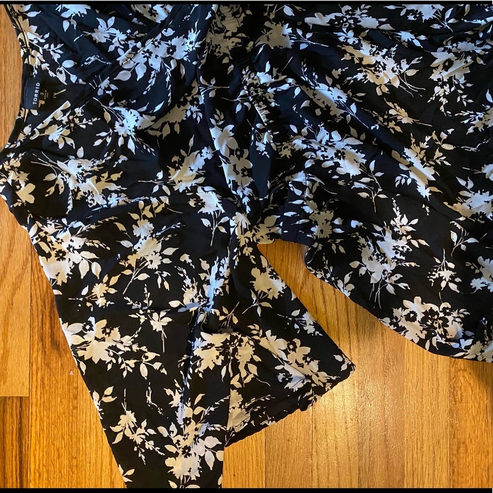 Torrid blouse - Picture 2 of 3